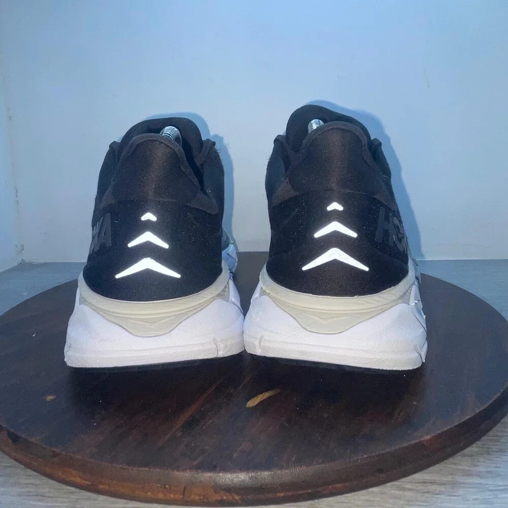 Hoka One One hoka one